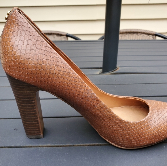 Coach Sue Printed Snakeskin Tan Heels Pumps size 8 - Picture 3 of 8